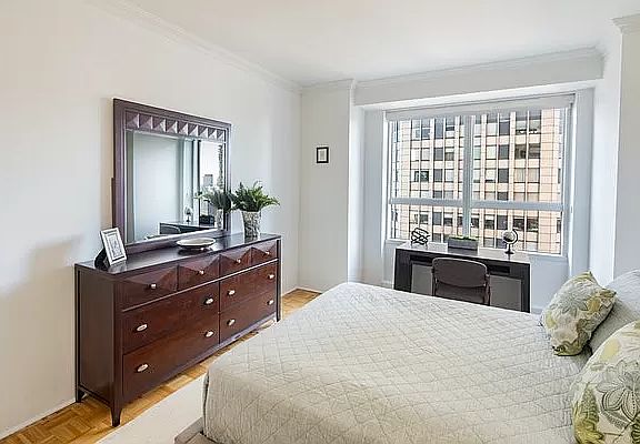 5th image of 146 W 57th St APT 56E