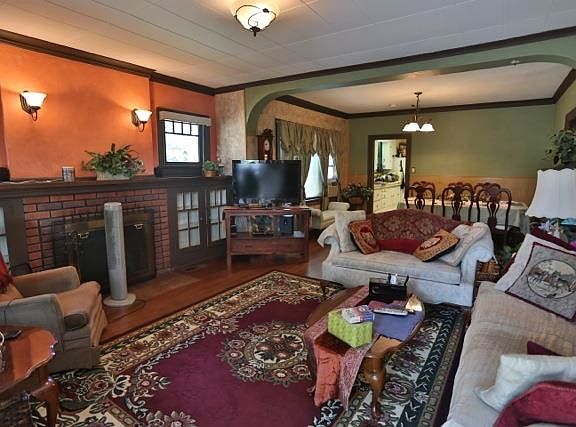 4th image of 1728 W Montgomery Ave