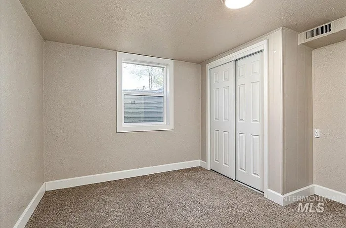 2510 S Broxon St — Photo 4