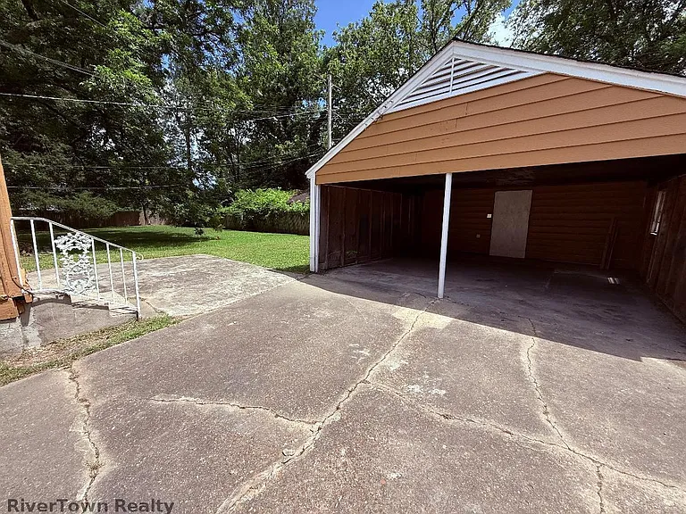 2677 Larose Ave — Photo 3