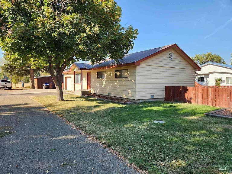 106 E Whiteley Ave — Photo 3