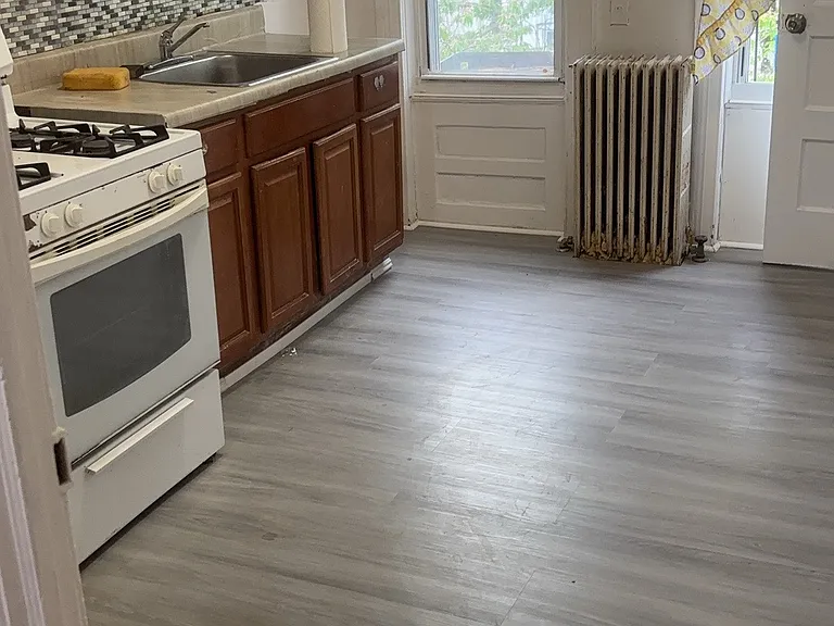 1824 Cornelia St #3L — Photo 2