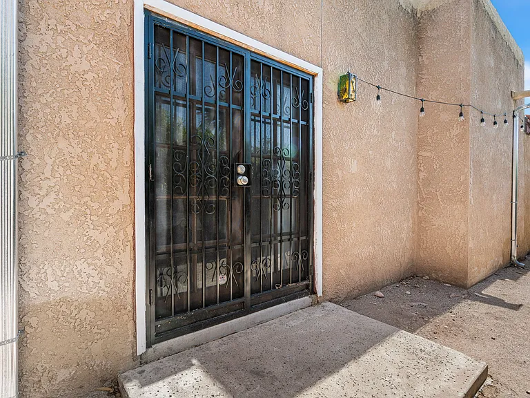 3717 E 2nd St #A — Photo 40