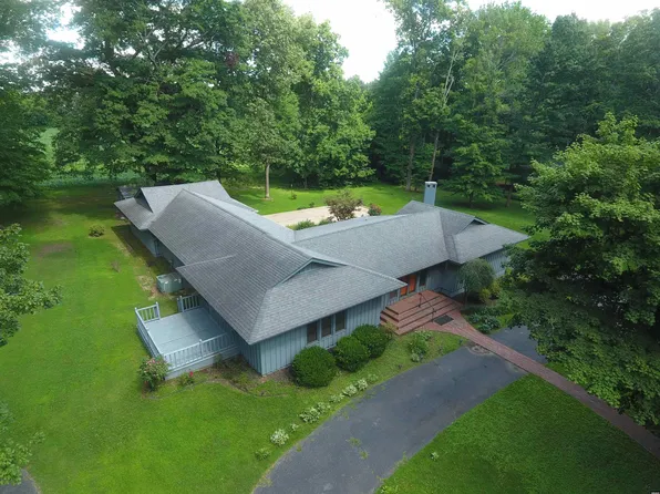 142 Glenwood Dr, Martin, TN 38237