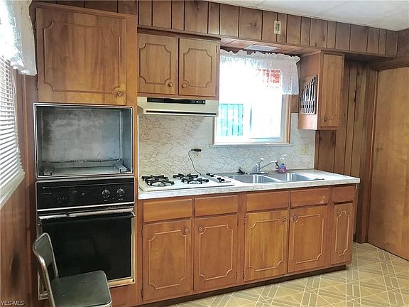 5th image of 1338 W 67th St