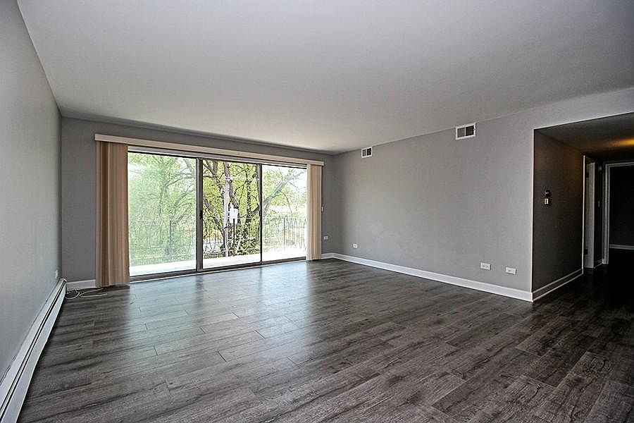 1st image of 10304 S Komensky Ave APT 2