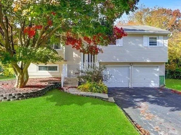 40 Ruland Road, Selden, NY 11784