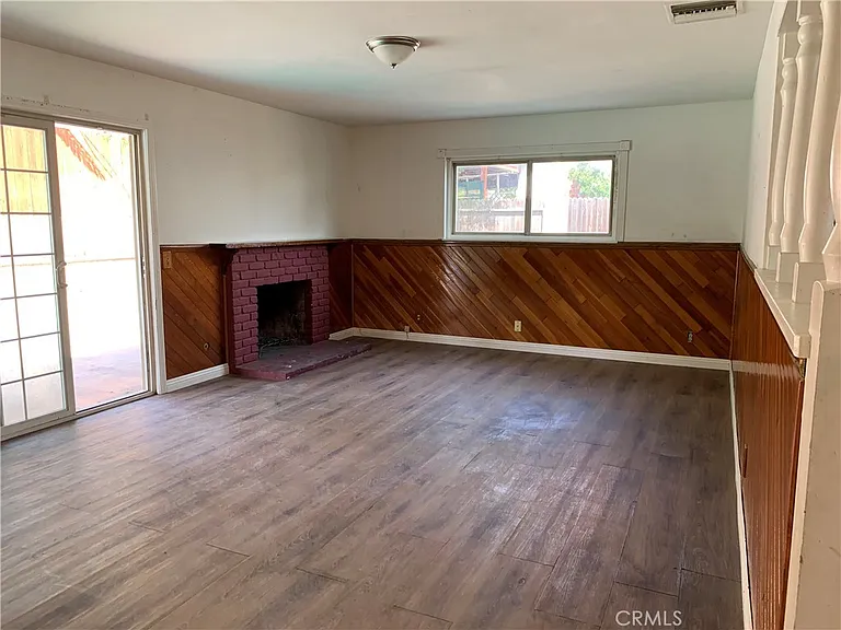 2282 E 17th St — Photo 5