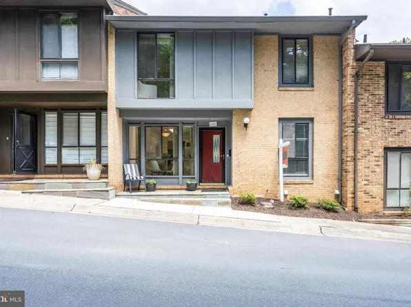 38 Great Pines Ct, Rockville, MD 20850