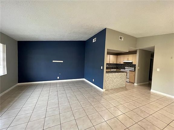 4th image of 353 SW 35th Ave