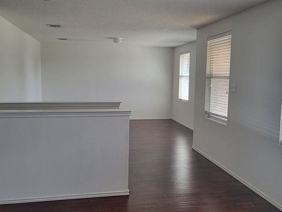 5th image of 3705 Mariner St