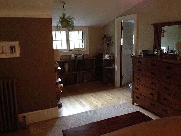 5th image of 2709 N Farwell Ave