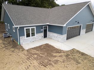 1005 Rusalka Cir, Reedsburg, WI 53959