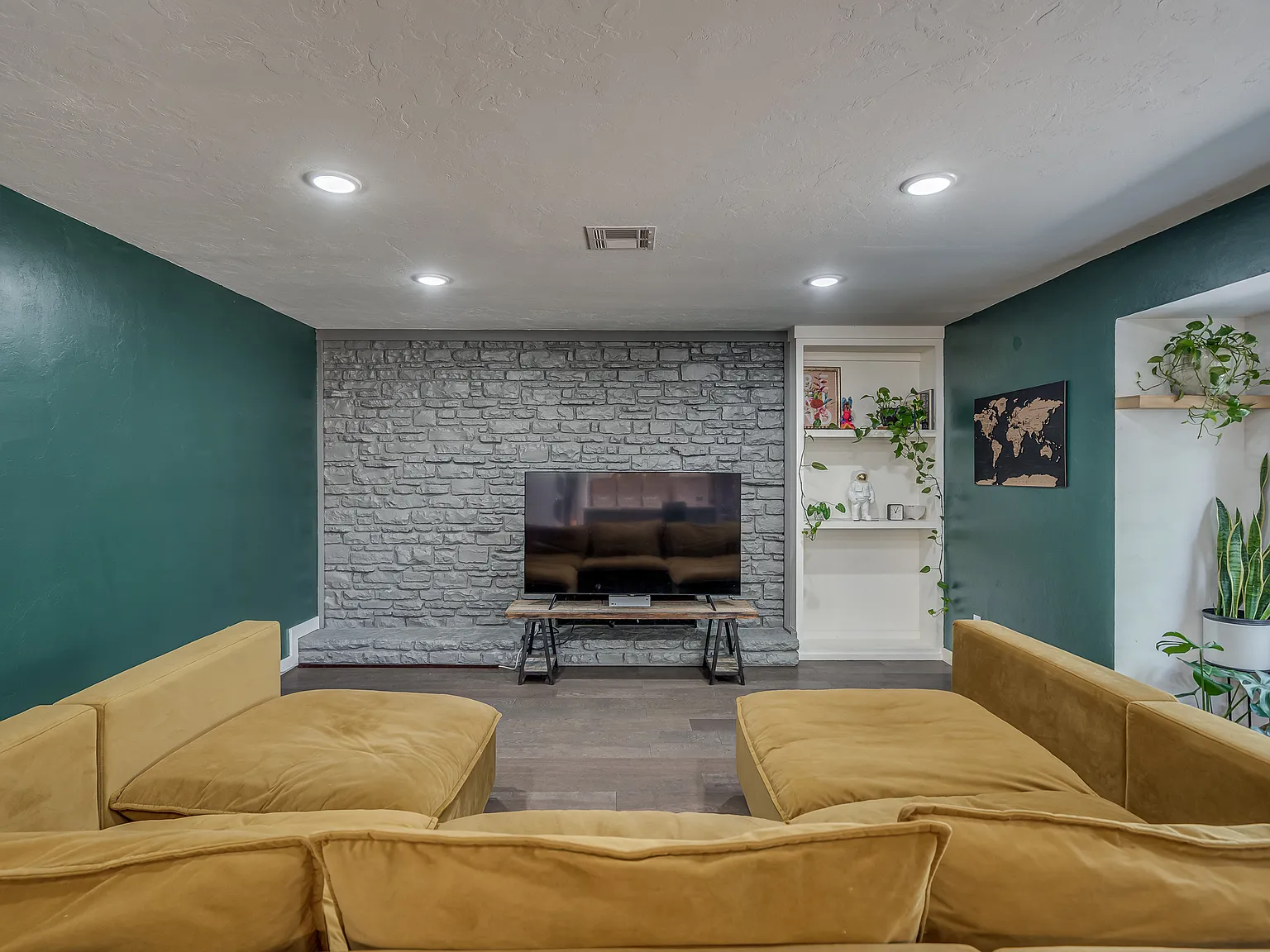 3 bed, 1478 sqft, $2,200 — Photo 2