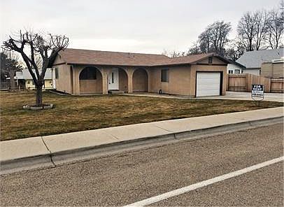1st image of 2402 Hillcrest Ln