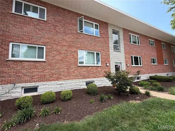 221 Monclay Ct APT 1N, Saint Louis, MO 63122