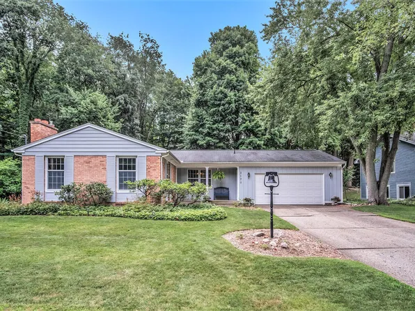 3170 Paris Park Dr SE, Kentwood, MI 49512