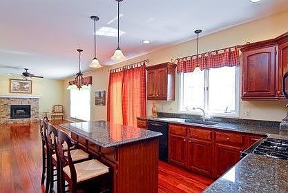 3rd image of 381 York Dr