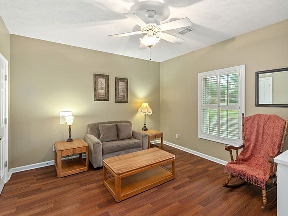 2nd image of 2035 Gus St