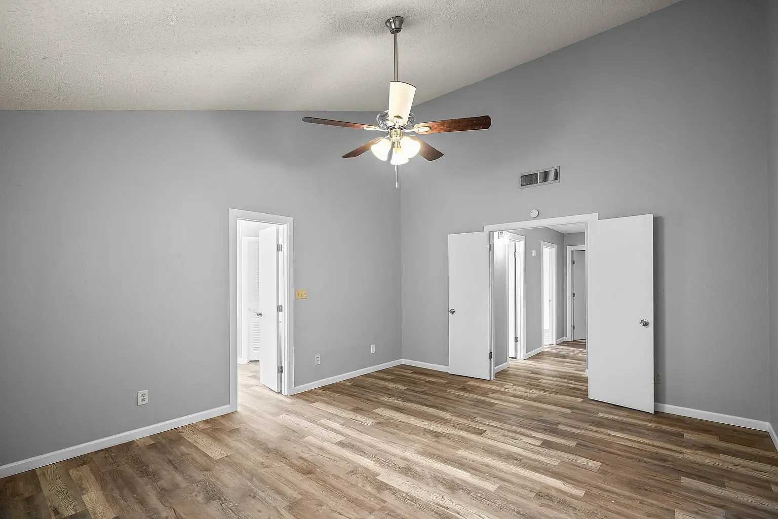 4 bed, 2282 sqft, $2,050 — Photo 4