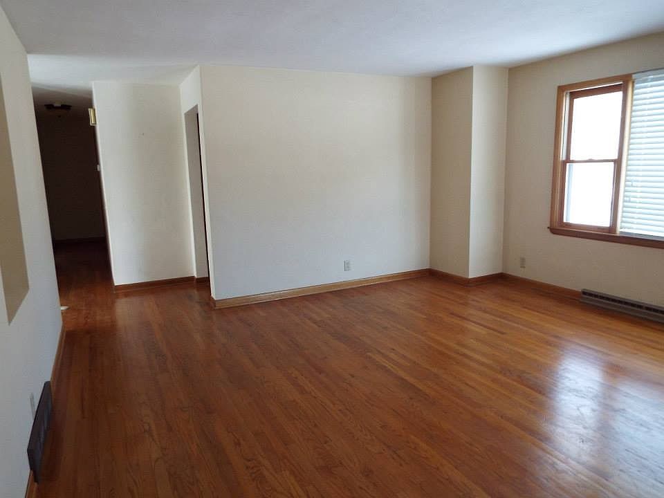 1st image of 62 S Lexington Dr