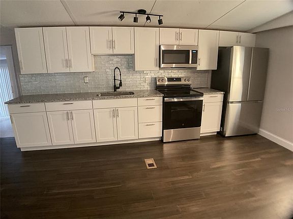 5th image of 5038 NE SANDY ROAD