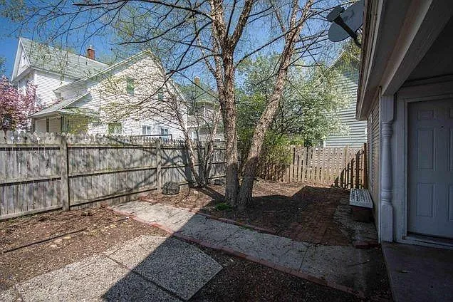 540 Livingston Ave NE — Photo 12