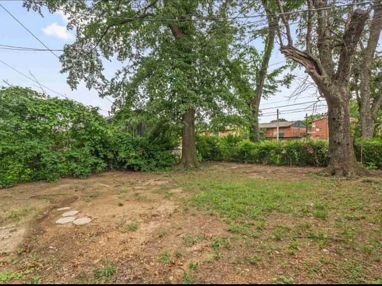 2314 Pendleton St — Photo 15