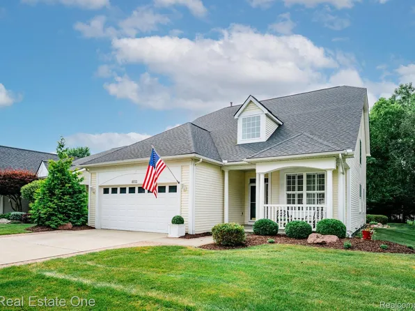 4033 Hillsdale Dr, Auburn Hills, MI 48326