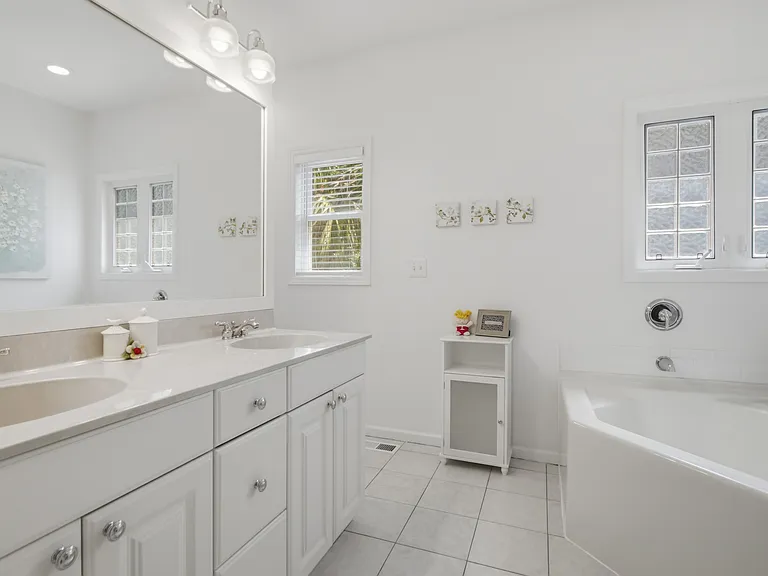 302 E Huron Ave — Photo 19