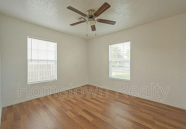 1407 NW Logan Ave — Photo 16