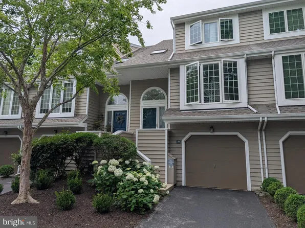 39 Cabot Dr, Wayne, PA 19087