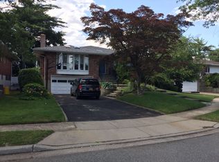 468 Golf Ct, Valley Stream, NY 11581