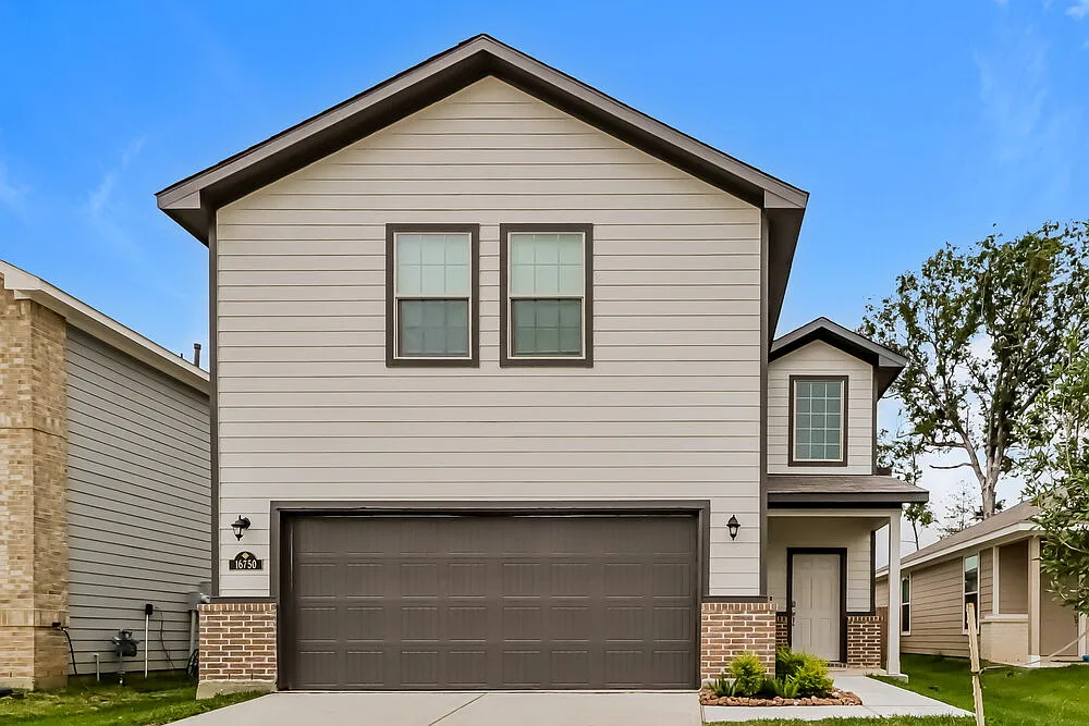 4 bed, 2.5 bath, 2074 sqft, $1,975 — Photo 1