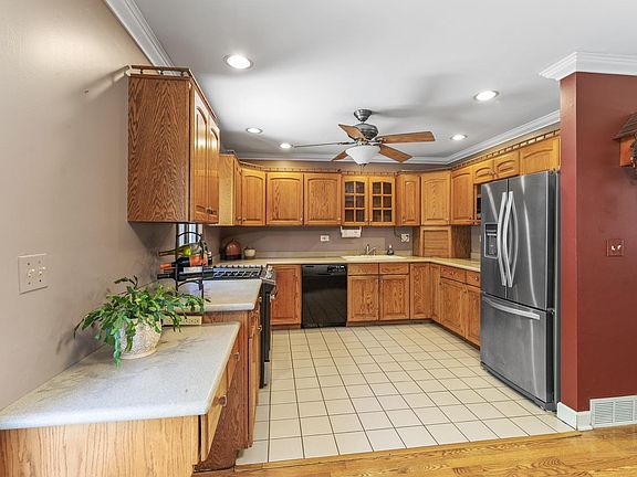 5th image of 285 Oakwood Dr