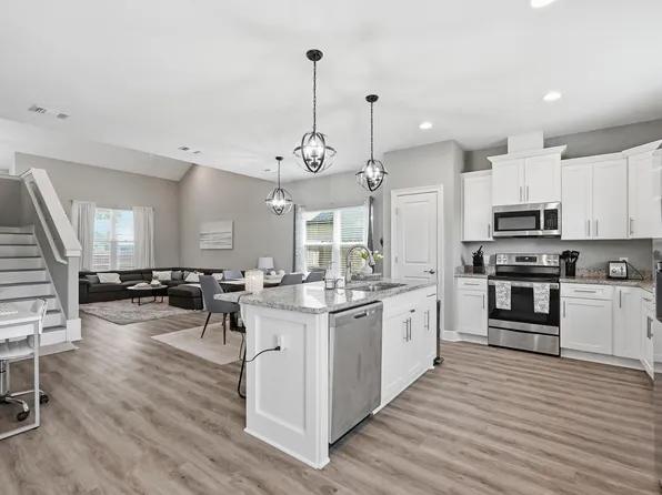 2331 Hadleigh Hills Ct, Navarre, FL 32566