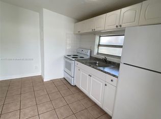 2555 NE 181st St #B, North Miami Beach, FL 33160