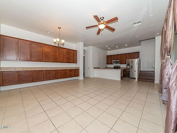 4th image of 880 N Imperial Pl