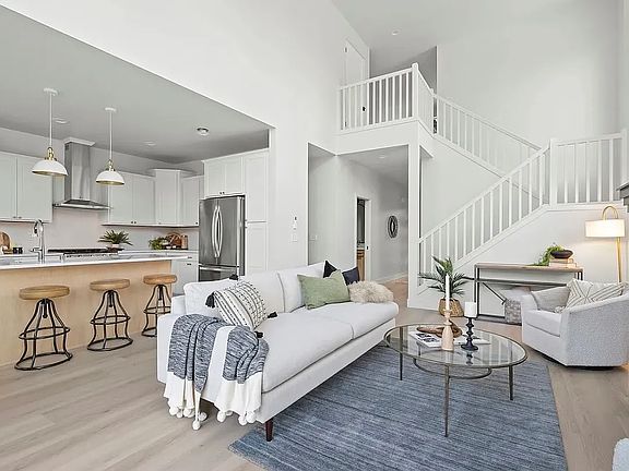 5th image of 218 N 54th Pl