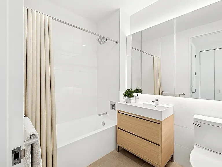 20 Broad St #814 — Photo 3