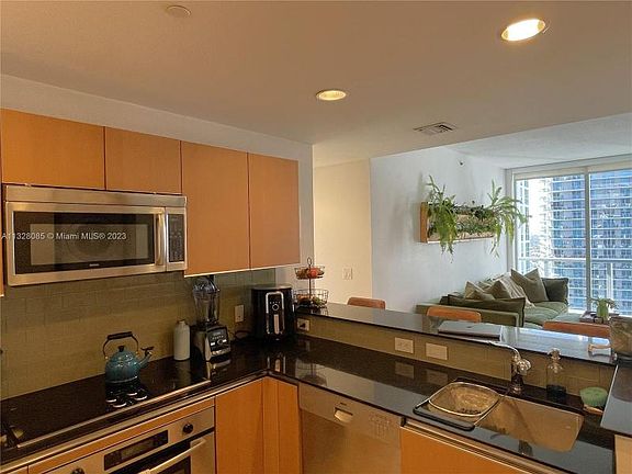 3rd image of 1060 Brickell Ave #34