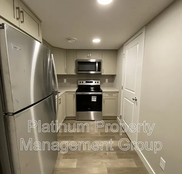 165 Walcrest Blvd SE #B — Photo 2
