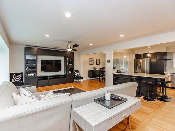 3rd image of 7613 Stratford Pl