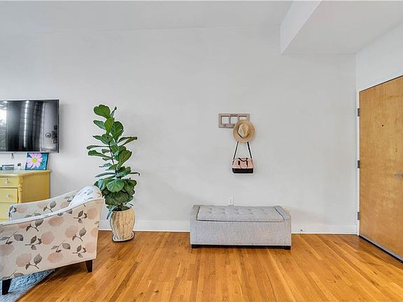 5th image of 15 Waddell St NE Suite 204