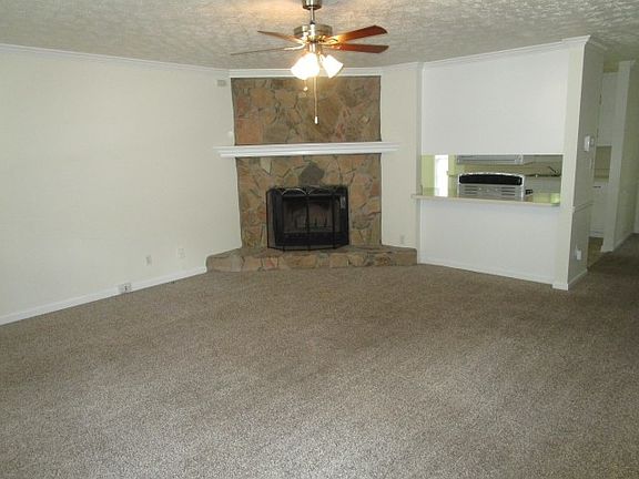 3rd image of 324 Glenloch Ln