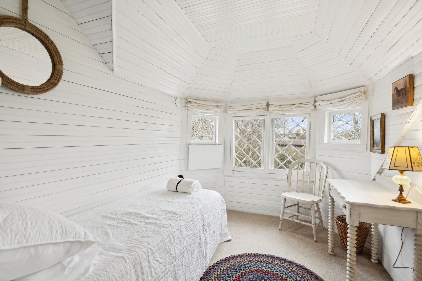  SMALL SINGLE BEDROOM