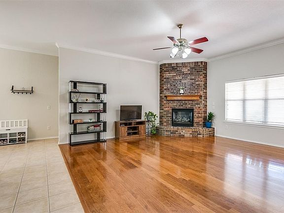 5th image of 2421 Stonebridge Dr