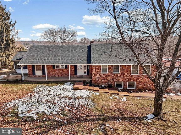 2nd image of 205 Northbank Rd