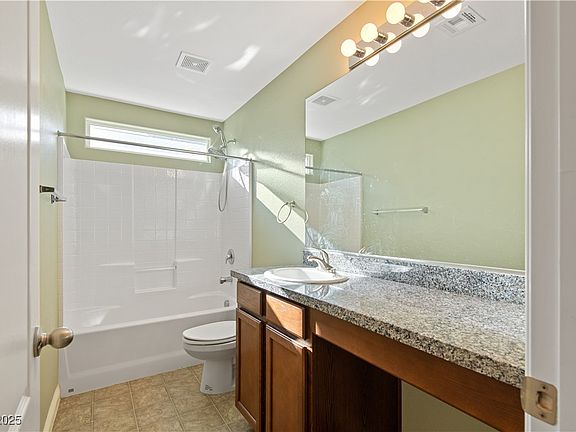 5th image of 993 Crescent Falls St