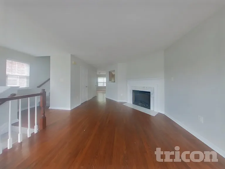 10930 W Point Pl — Photo 2